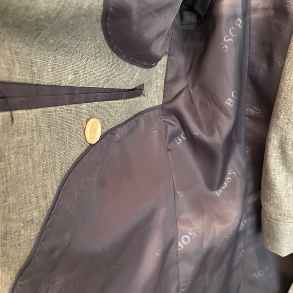 Men’s Hugo Boss Suit - Picture 3 of 4